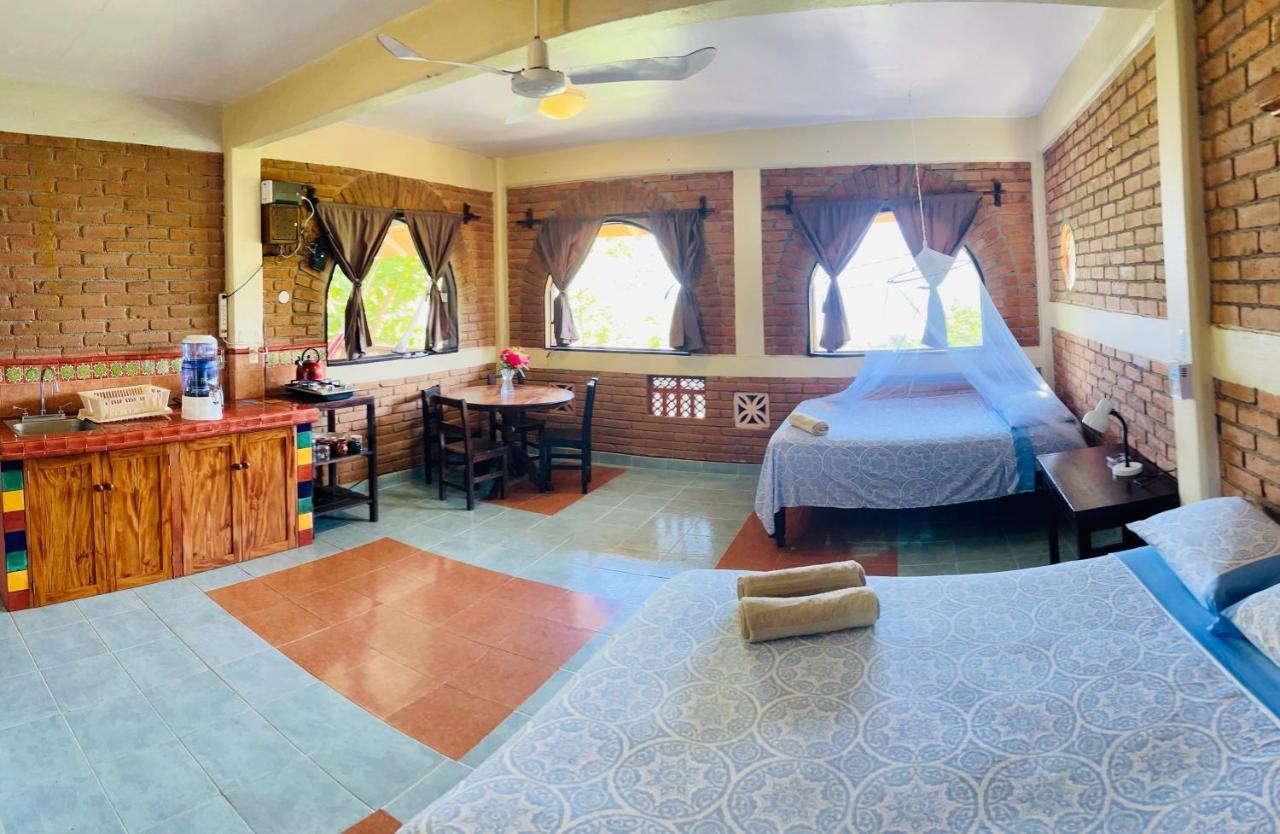 Ananda Guest House Yoga & Meditacion Puerto Escondido  Exterior photo